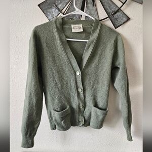 Lambswool Green Women's Pure New Wool Chic's Stree Wear Sweater Size Small.